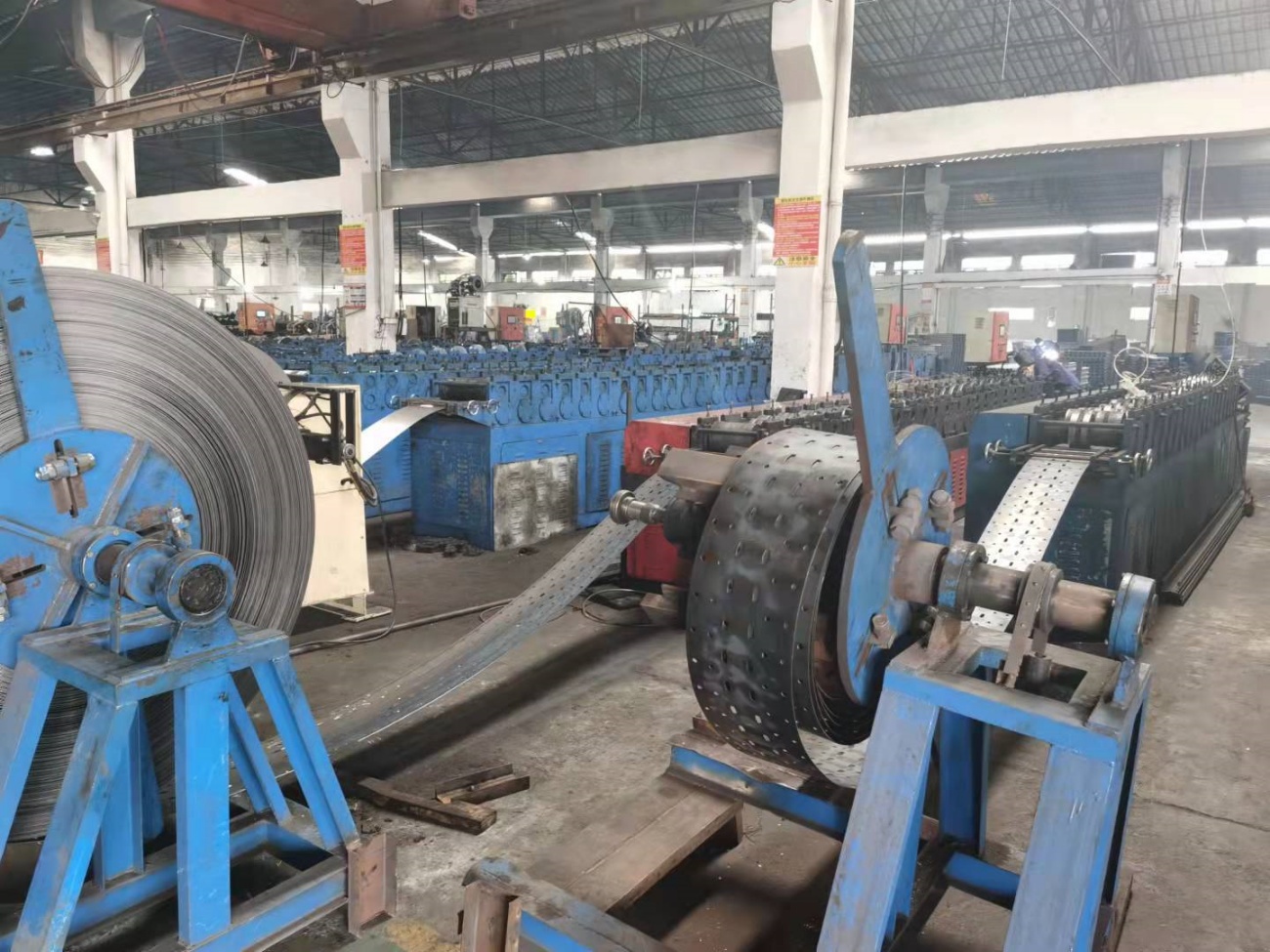 Steel Strip Coil Feeding and Profile Forming